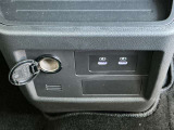 USB充電ポートもありますので、携帯や端末機器の充電もできて、便利ですよ!