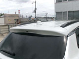ボディカラーと同色のリアスポイラーで、見た目もすっきり!