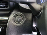 スマートキーを携帯していればキーを取り出さずにドアを施錠&解錠。クルマの始動も可能です。