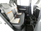 ゆとりある広々とした車内空間は、ドライブを始め買い物やレジャーなど、幅広く活躍します。一人でもみんなとでもお出かけを楽しみましょう!