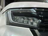 LEDヘッドライトは、点灯の瞬間から最大光量を発揮し、突然暗くなるトンネルなどでの安定感を高めます。