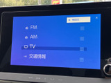 多彩な表示モードで、ドライブをより楽しく演出。ラジオや音楽を快適に楽しめ、情報も一目で確認できます。使いやすいインターフェースも魅力です。