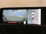複数のカメラの映像をもとに、クルマを真上から見ているような映像をドライバーに提供し駐車をサポートする機能です。