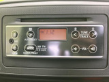 使いやすいオーディオシステムが搭載されています。CDやラジオなど、様々なメディアに対応しており、快適なドライブを演出します。
