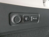 トランク部にオプションの100V AC電源(1500W)を装備しています。