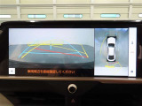 パノラミックビューモニター付きです。車両を上から見たような映像をディスプレイオーディオ画面に表示。運転席からの目視だけでは見にくい、車両周辺の状況をリアルタイムでしっかり確認できます。