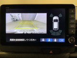 リバースギアに入れるだけで後方の表示へ切り替わります。夜間や雨の日の駐車も楽になりますよ。