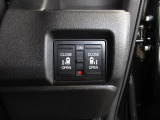 両側電動スライドドア。荷物で手が塞がる時など簡単にドアの開閉が出来ます。何より力いらずで開閉OK。女性やお年寄りにも優しい。電動機能はOFFにもできますから元気なお子様の駆け出しも安心。
