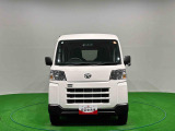スクエアなボディが叶える広々空間、たくさん積めて仕事がしやすい荷室、働く人の運転しやすさ、そして、.先進の安全装備を搭載したハイゼットカーゴが入荷致しました。