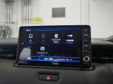 【Bluetooth】Bluetooth対応でスマートフォンとワイヤレス接続!通話や音楽再生などが利用できます。安心・快適なドライブをサポートします。