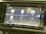 多彩な情報を表示するモニター。車両情報や設定変更など、様々な操作を簡単に行えます。運転をサポートする機能も充実。