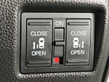 【両側パワースライドドア】両側がパワースライドドアになっており、運転席のスイッチやスマートキーでも開閉が可能です!開口部も広いので乗り降りも楽々♪