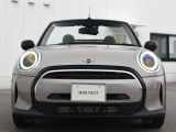 街中でも映えるスタイリッシュなMINIです。