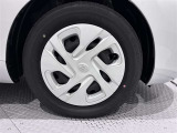 タイヤサイズは185/65R15です。