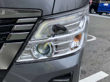 【LEDヘッドランプ】鮮やかな白色光で、クリアな視界を確保するLEDヘッドランプ装備