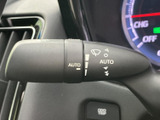 雨天時でもクリアな視界を確保できるワイパーレバー。運転に必要な情報を正確に把握できます。