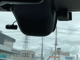 ドライブレコーダーでもしもの瞬間をしっかり記憶します。何が起こるかわからない現代社会ぜひつけておきたい装備です。