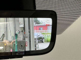 デジタルインナーミラーが付いています。車両後方カメラの映像をインナーミラー内のディスプレイに表示。