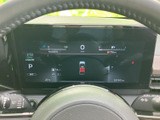 メーターパネルは視認性に優れており、運転に必要な情報を分かりやすく伝えます。運転状況の把握を助け、安全運転をサポートします。