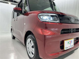 明るいライトが夜道を明るく照らしてくれます。 運転する上で、道路状況をいかに早く認識できるか重要なポイントです。 白色光が暗い道も明るく照らしてくれますよ。