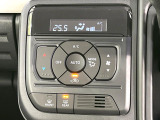 【オートエアコン】一度お好みの温度に設定すれば、車内の温度を検知し風量や温度を自動で調整。暑い&hellip;寒い&hellip;と何度もスイッチ操作をする必要はありません。快適な車内空間には必須の機能ですね♪