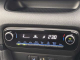 オートエアコンは温度を設定するだけで、自動で風量などを設定してくれます。運転しながら操作も必要ないので、安全性も向上します。