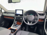 運転席まわりです。 各操作スイッチは使いやすい位置に配置されてます。