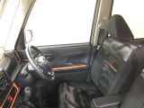 高いホールド性で運転姿勢が安定します。長距離ドライブでも疲れにくいのが魅力です。快適なドライビングライフをお送りください♪