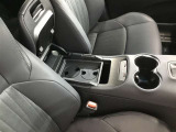 コンソールボックスや、収納スペースが多彩なお車です