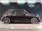 ご納車後も全国約200拠店のBMW正規ディーラーサービス工場にて保証対応いたします。お近くのBMW正規ディーラーをご案内の上、アフターメンテナンスをお受け頂けますので、安心してお乗りいただけます!!