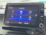 CDやラジオ、Bluetooth接続で、お好みの音楽を楽しめます。様々なソースに対応し、車内を心地よい空間に変えます。