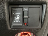 【パワースライドドア】助手席側がパワースライドドアになっており、運転席のスイッチやスマートキーでも開閉が可能です!開口部も広いので乗り降りも楽々♪