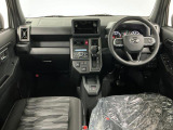 【インパネ】運転のしやすさを最優先に設計された見晴らしの良いフロントビュー。車両間隔が掴みやすく狭い道でも安心♪「安全」と「品質」を最優先に、安心してお乗りいただけるクルマを提供いたします。