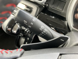 雨天時でもクリアな視界を確保。操作しやすいワイパーレバーで、安全な運転をサポートします。悪天候時も安心です。