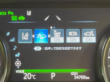【プリクラッシュセーフティ】前方の車両等を検知し、衝突しそうな時は警報で注意を促し、ブレーキを踏む力をサポート。ブレーキを踏めなかった場合は衝突被害軽減ブレーキが作動、衝突回避をサポートします。