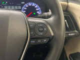 前方の車との車間を設定し、スピードを上げたり緩めたりを自動で行ってくれる追尾式の「レーダークルーズ」。上級装備の一つです!高級車にしかつかない嬉しい機能です。