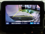 バックも安心のリアカメラ付いています。リアカメラがあると、いつでも安全にバックできますね。死角も減ります。3ビュー切り替え、ガイド線表示なので便利です。