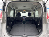 普段のお買い物や通勤、送迎等に十分な荷室スペースを確保しております。セカンドシートを倒すと、大きな荷物の積載も可能です♪