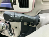 雨天時でもクリアな視界を確保。操作しやすいワイパーレバーで、安全運転をサポートします。悪天候時でも安心です。