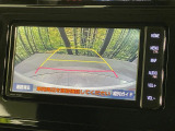 【バックカメラ】駐車時に後方がリアルタイム映像で確認できます。大型商業施設や立体駐車場での駐車時や、夜間のバック時に大活躍!運転スキルに関わらず、今や必須となった装備のひとつです!