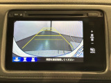リバースギアに入れるだけで後方の表示へ切り替わります。夜間や雨の日の駐車も楽になりますよ。