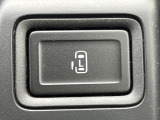 【パワースライドドア】スマートキーや運転席のスイッチでスライドドアの開閉が可能♪電動だから力を入れてドアを開ける必要が無く、小さいお子様でも、重い荷物を持っている時もラクに開け閉めできます♪