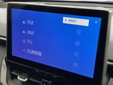 多彩な機能を備えたディスプレイが、快適なドライブをサポート。ラジオや音楽、各種設定を直感的に操作できます。使いやすさを追求したインターフェースです。