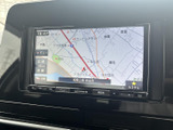 目的地へのルートをわかりやすく表示。長距離ドライブも安心です。高機能ナビゲーションシステムで快適なカーライフをサポートします。