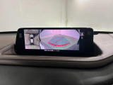 全周囲カメラがあると、車の周りが全部見えるんで&ldquo;あ、ここ危ないな&rdquo;ってすぐ気づけるんですよ。これ、実際に使ってみると分かるんですけど、駐車がめちゃくちゃラクになります