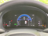 見やすいデザインのメーターパネルが、運転に必要な情報をドライバーに分かりやすく伝えます。革新的な技術をぜひご体験ください。