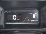 【明るく見やすいメーター】視認性が良く明るく見やすいメーター。運転者にとって見やすいメーターは運転していても疲れないですよね。