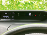 視認性の高いメーターは、運転に必要な情報を一目で確認できます。運転に集中できる環境をご提供します。