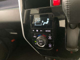 オートエアコンは温度を設定するだけで、自動で風量などを設定してくれます。運転しながら操作も必要ないので、安全性も向上します。