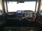 【前方視界】開放的な前方視界!運転がしやすく疲れにくいです♪窓が大きく、見通しがとっても良いおクルマですよ♪